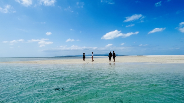 コンドイ浜に現れる幻の島