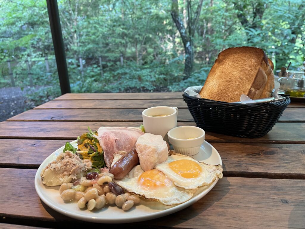 軽井沢のベーカリー＆レストラン沢村の朝食