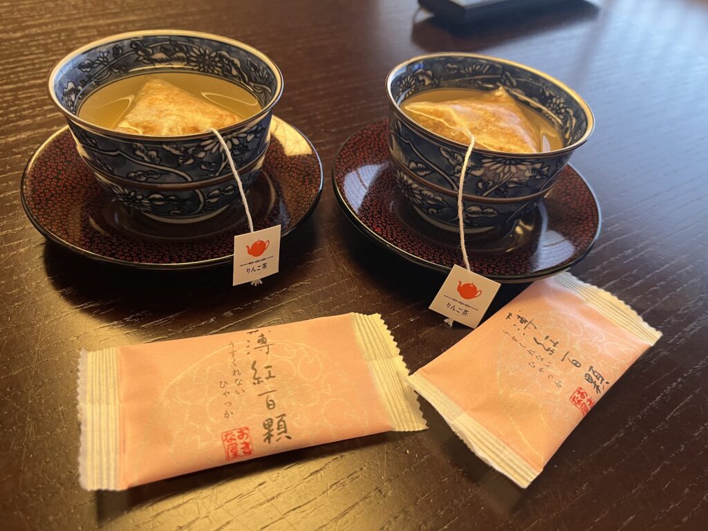 界 津軽のりんご茶