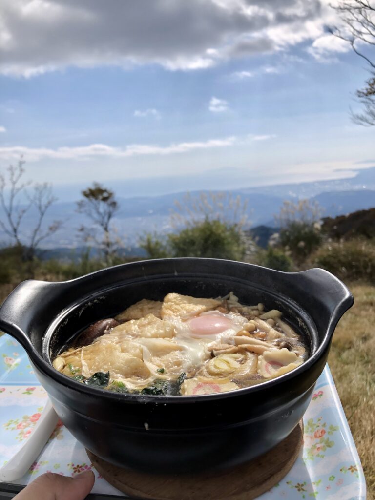 鍋割山の鍋焼きうどん