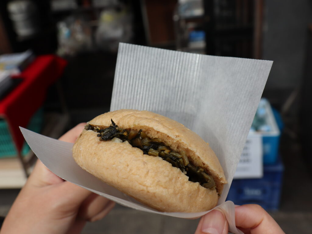 深大寺あめやの名物そば蒸しパン（高菜）