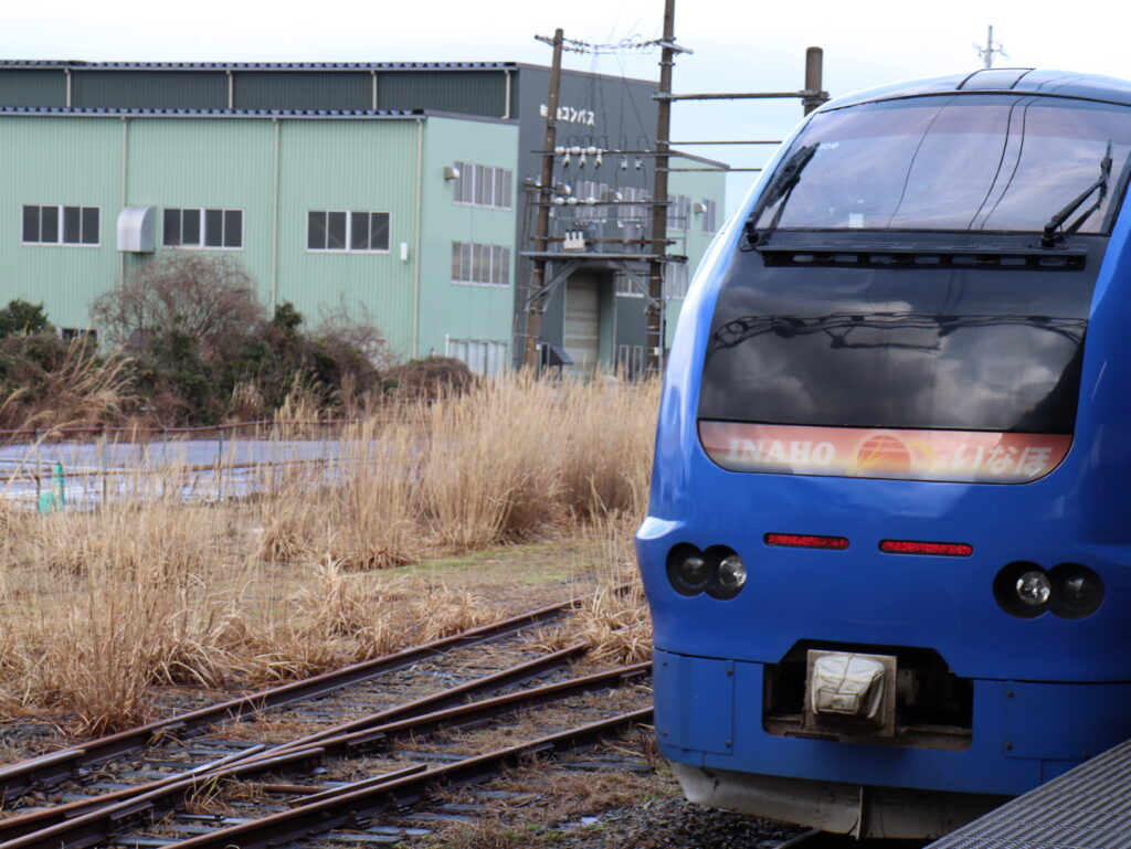 鶴岡駅に停まる特急いなほ