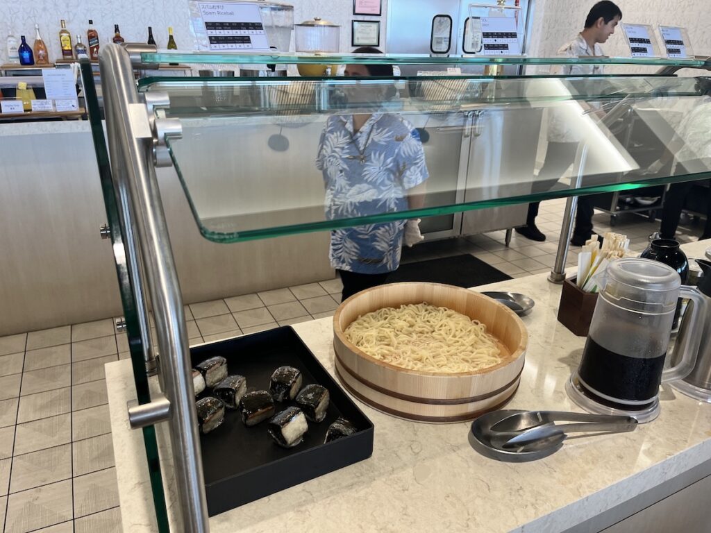 ハワイANAラウンジのうどん