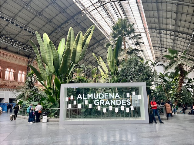 スペインマドリードのアトーチャ駅構内